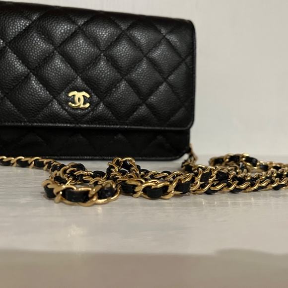 Chanel Classic Wallet On Chain (black caviar with gold hardware) // 2023 - Picture 2 of 10